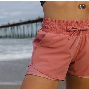 Albion fit lunge shorts, mauve, size medium.
